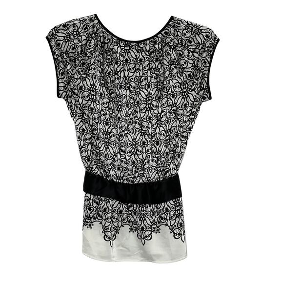 New York & Company Black White Blouse Geometric Cap Sleeves Scoop Neck Small - Picture 3 of 9